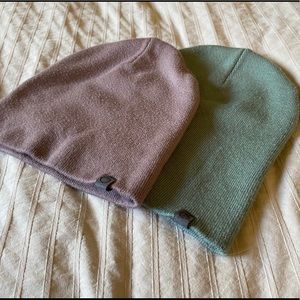 2 pack beanies.